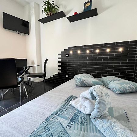 Blaxej, Nel Cuore Di Verona, Moderno Ed Elegante, 4 Posti Letto, Wi-Fi, Self Check In Apartment Bagian luar foto