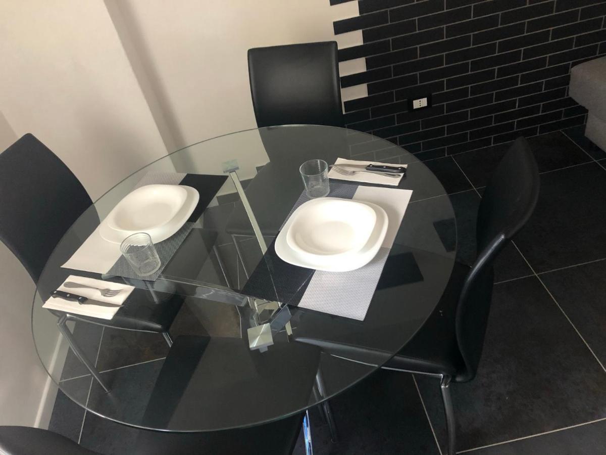 Blaxej, Nel Cuore Di Verona, Moderno Ed Elegante, 4 Posti Letto, Wi-Fi, Self Check In Apartment Bagian luar foto