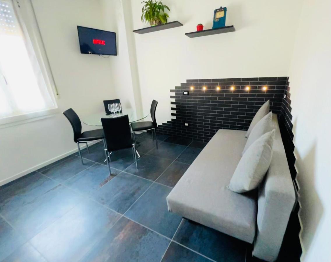 Blaxej, Nel Cuore Di Verona, Moderno Ed Elegante, 4 Posti Letto, Wi-Fi, Self Check In Apartment Bagian luar foto