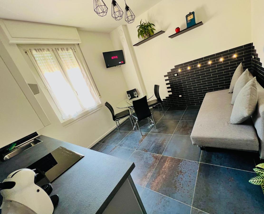 Blaxej, Nel Cuore Di Verona, Moderno Ed Elegante, 4 Posti Letto, Wi-Fi, Self Check In Apartment Bagian luar foto