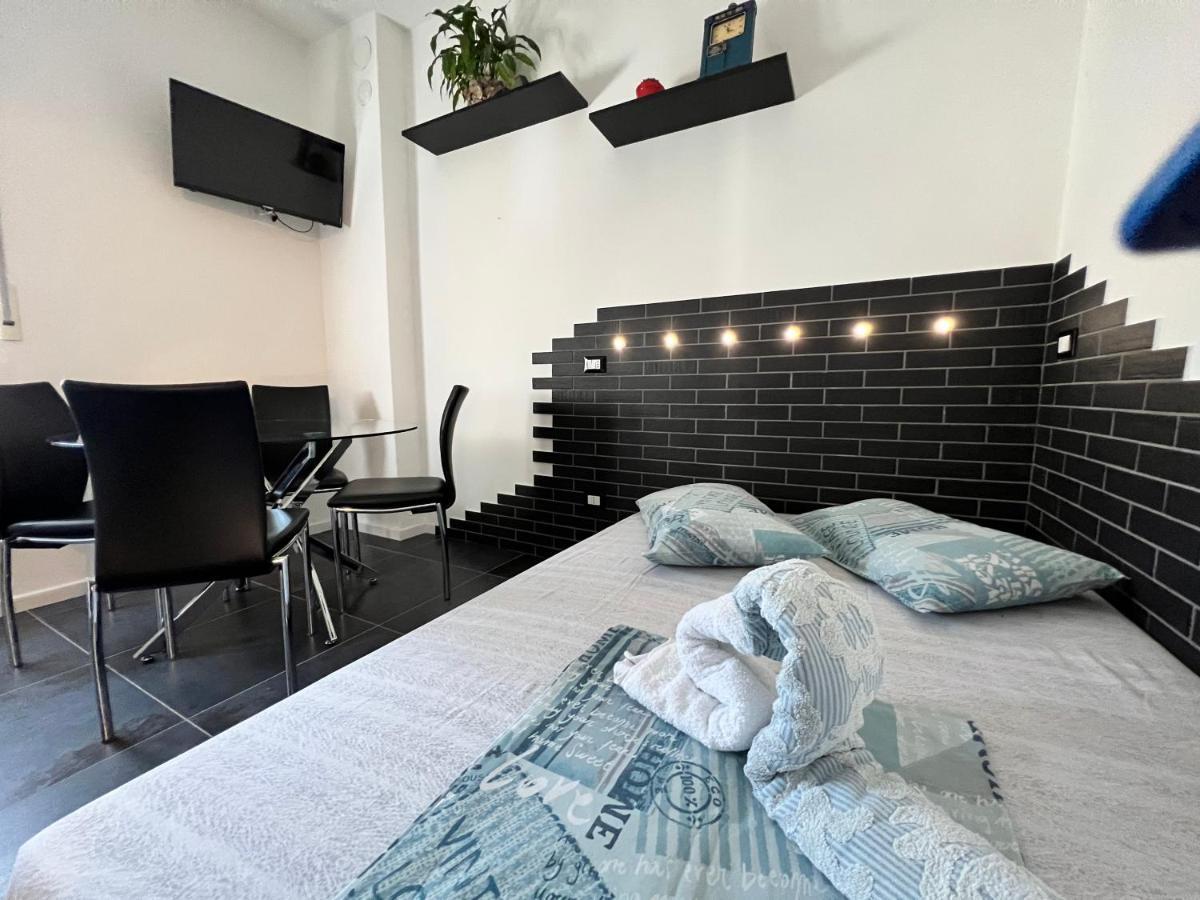 Blaxej, Nel Cuore Di Verona, Moderno Ed Elegante, 4 Posti Letto, Wi-Fi, Self Check In Apartment Bagian luar foto