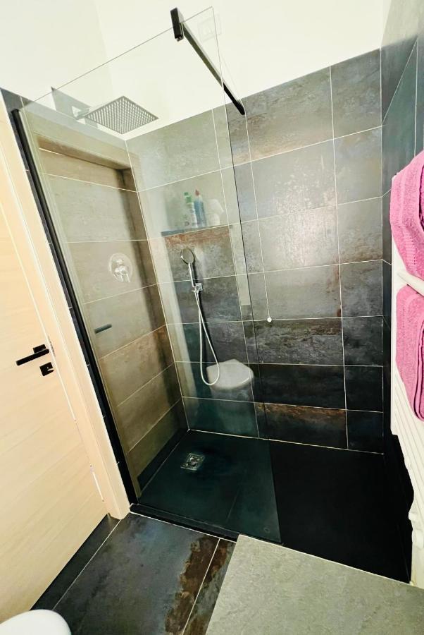 Blaxej, Nel Cuore Di Verona, Moderno Ed Elegante, 4 Posti Letto, Wi-Fi, Self Check In Apartment Bagian luar foto
